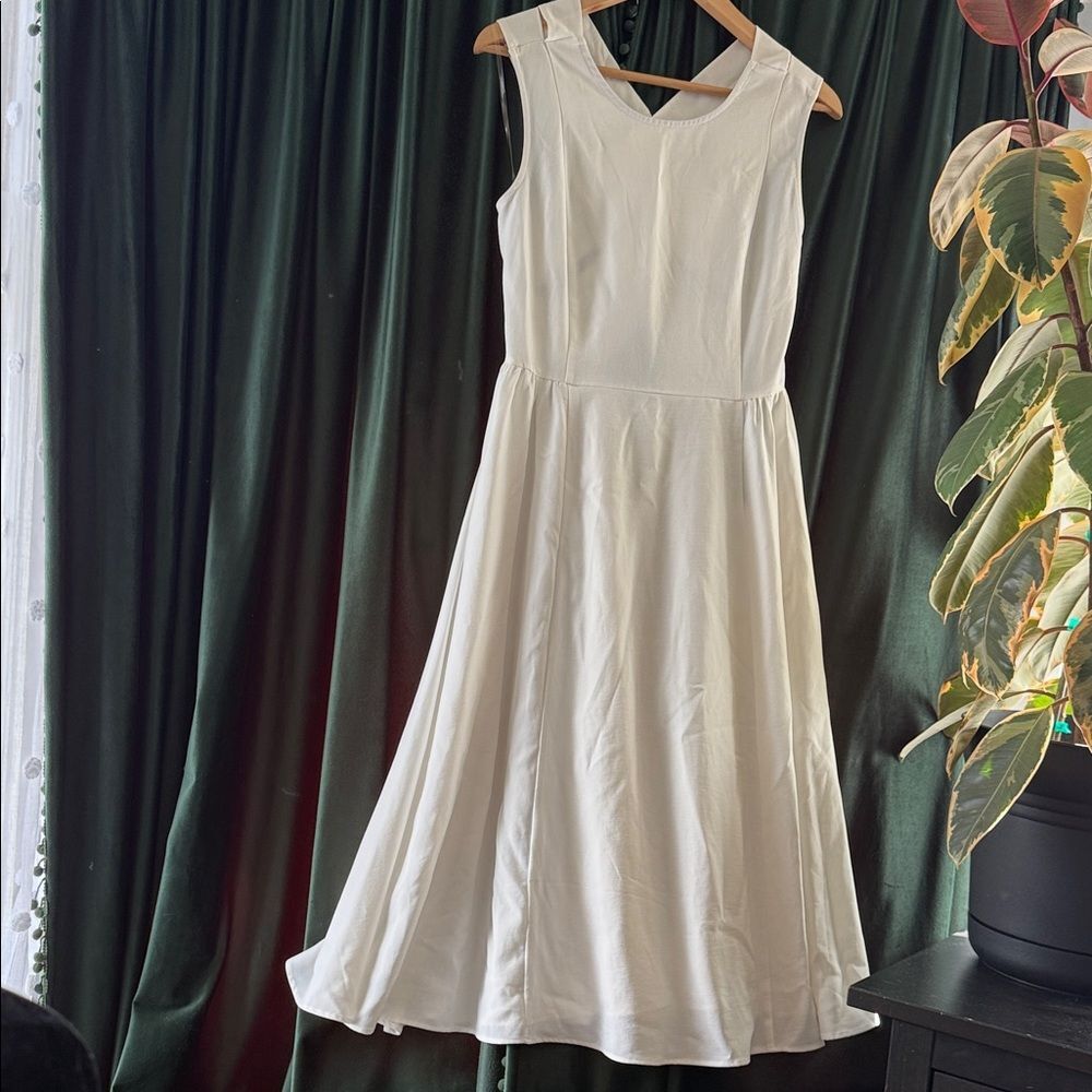 Nieman Marcus White Sleeveless Dress, size M